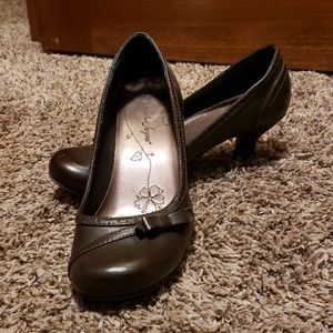 Cute brown heels